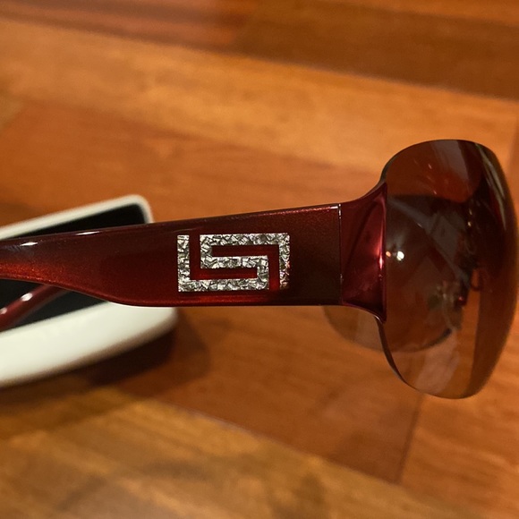 Versace Accessories - versace sunglasses